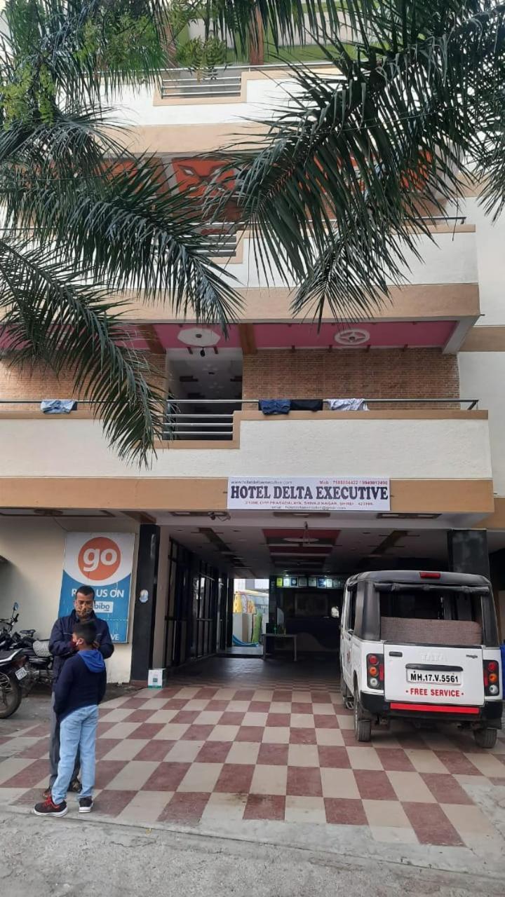 Hotel Delta Executive Shirdi Exterior foto