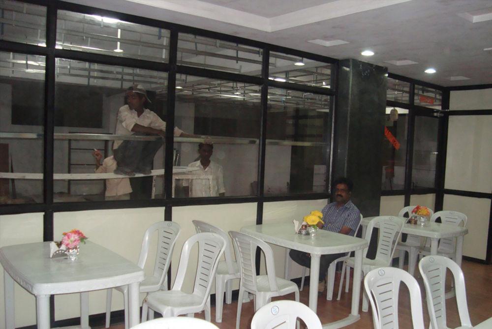 Hotel Delta Executive Shirdi Exterior foto