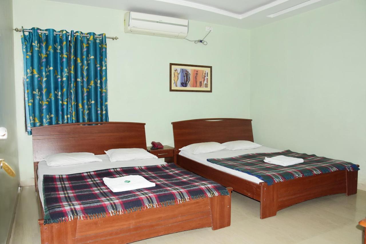 Hotel Delta Executive Shirdi Exterior foto