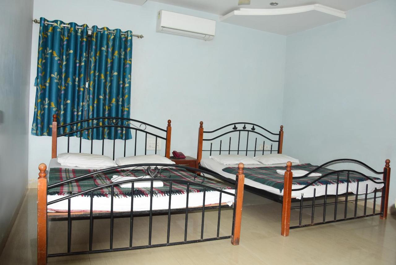 Hotel Delta Executive Shirdi Exterior foto