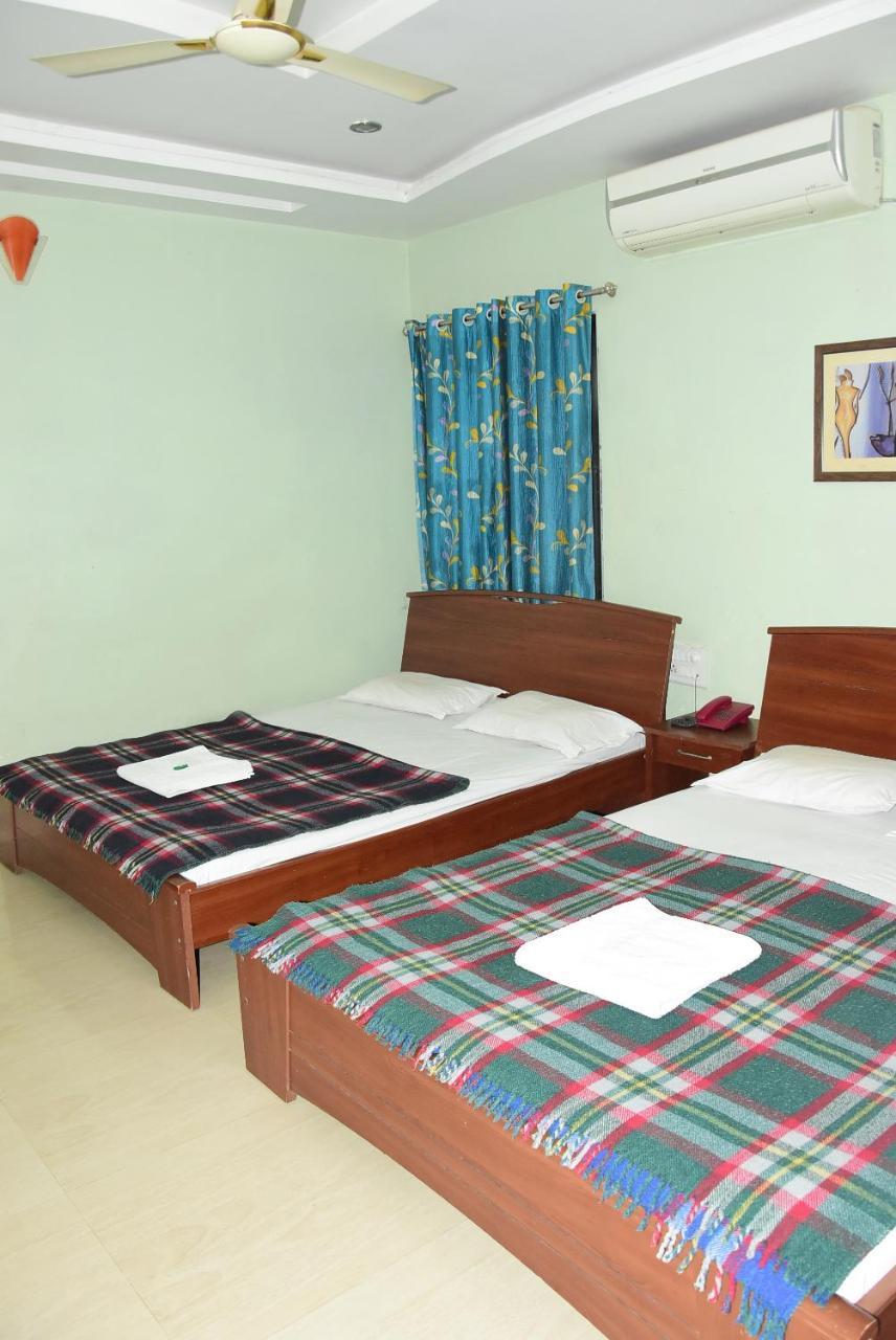Hotel Delta Executive Shirdi Exterior foto