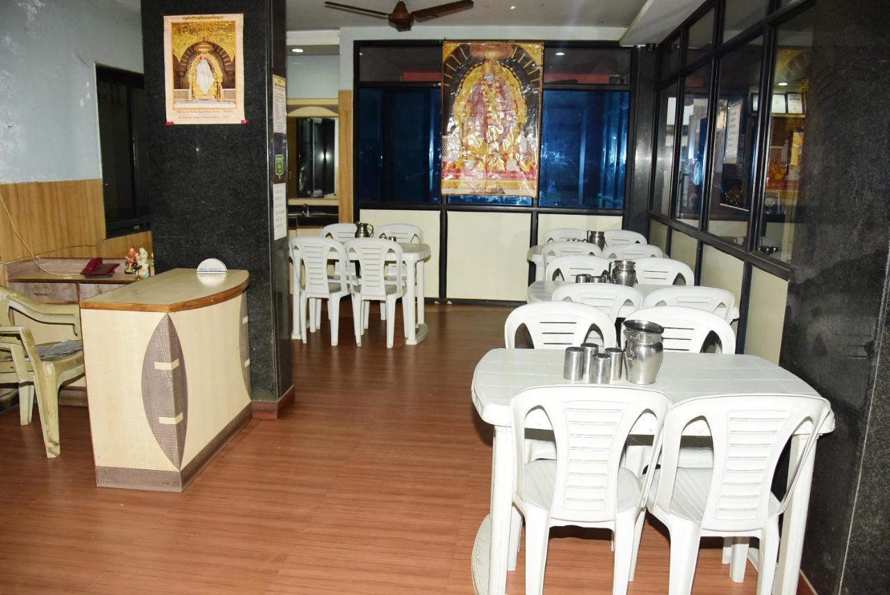 Hotel Delta Executive Shirdi Exterior foto