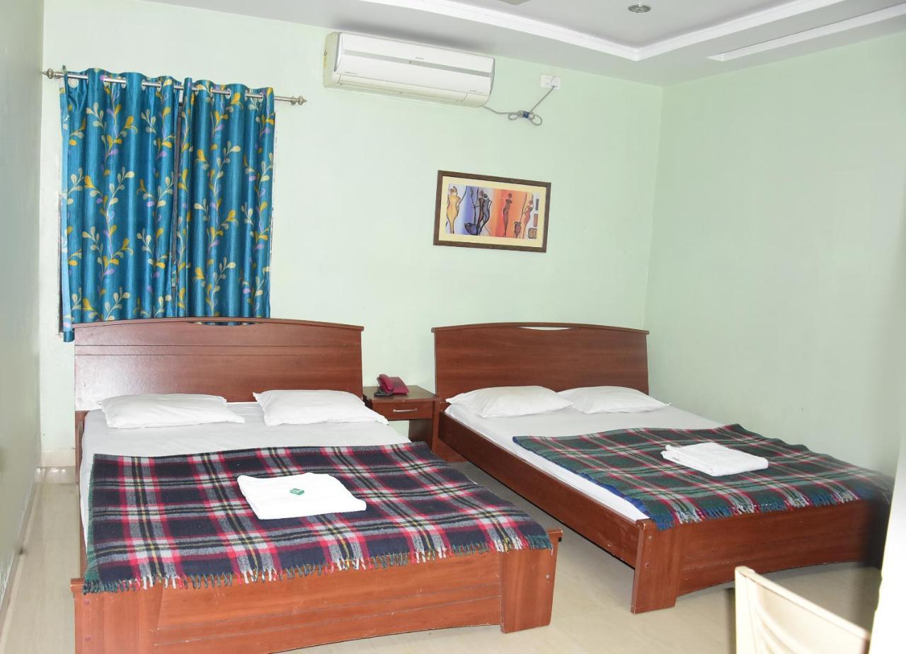 Hotel Delta Executive Shirdi Exterior foto