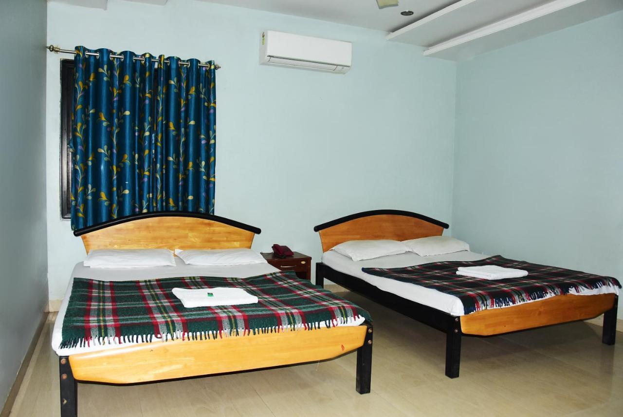 Hotel Delta Executive Shirdi Exterior foto