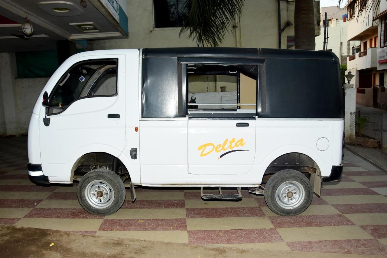 Hotel Delta Executive Shirdi Exterior foto